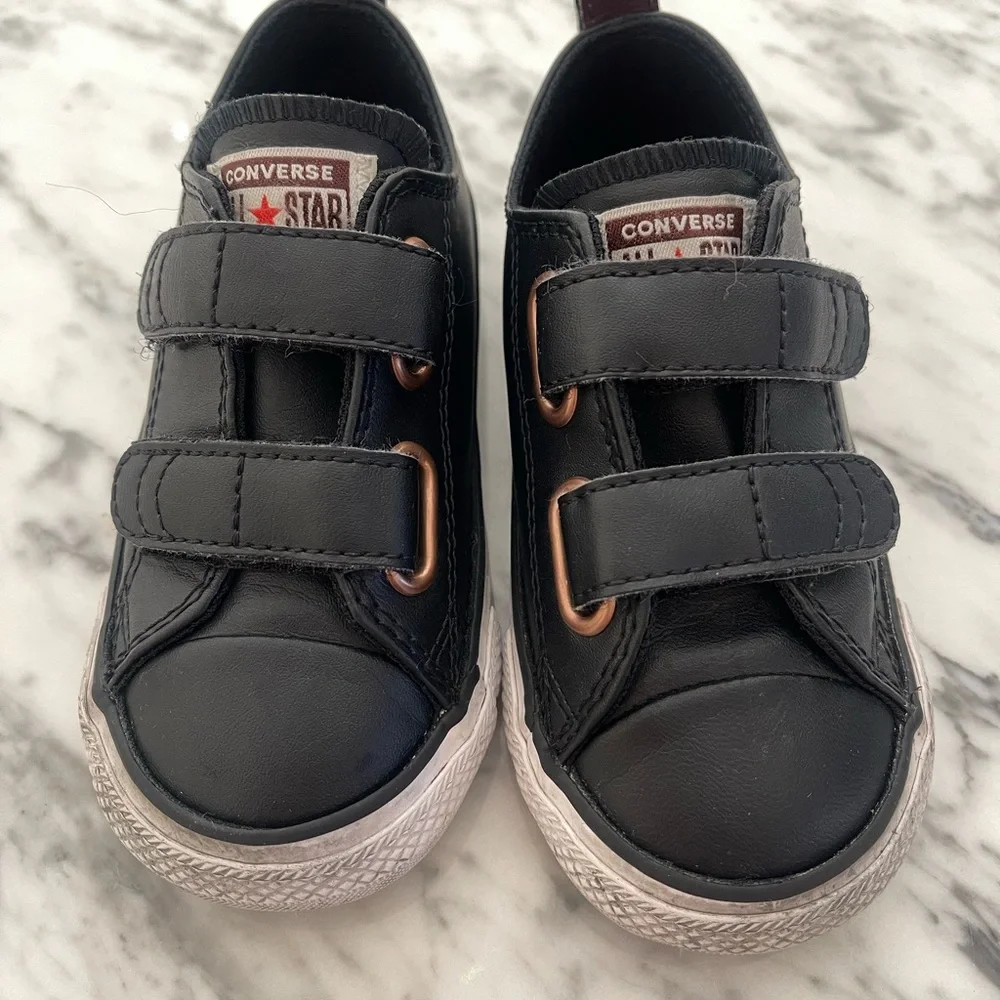 Converse Chuck Taylor All Star V2 Leather Sneakers - Black